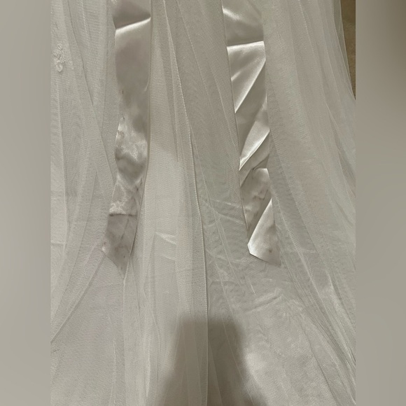 NWT David’s Bridal Ivory Cap Sleeve Lace Trumpet Wedding Dress Size 2 - $599 - Picture 11 of 15